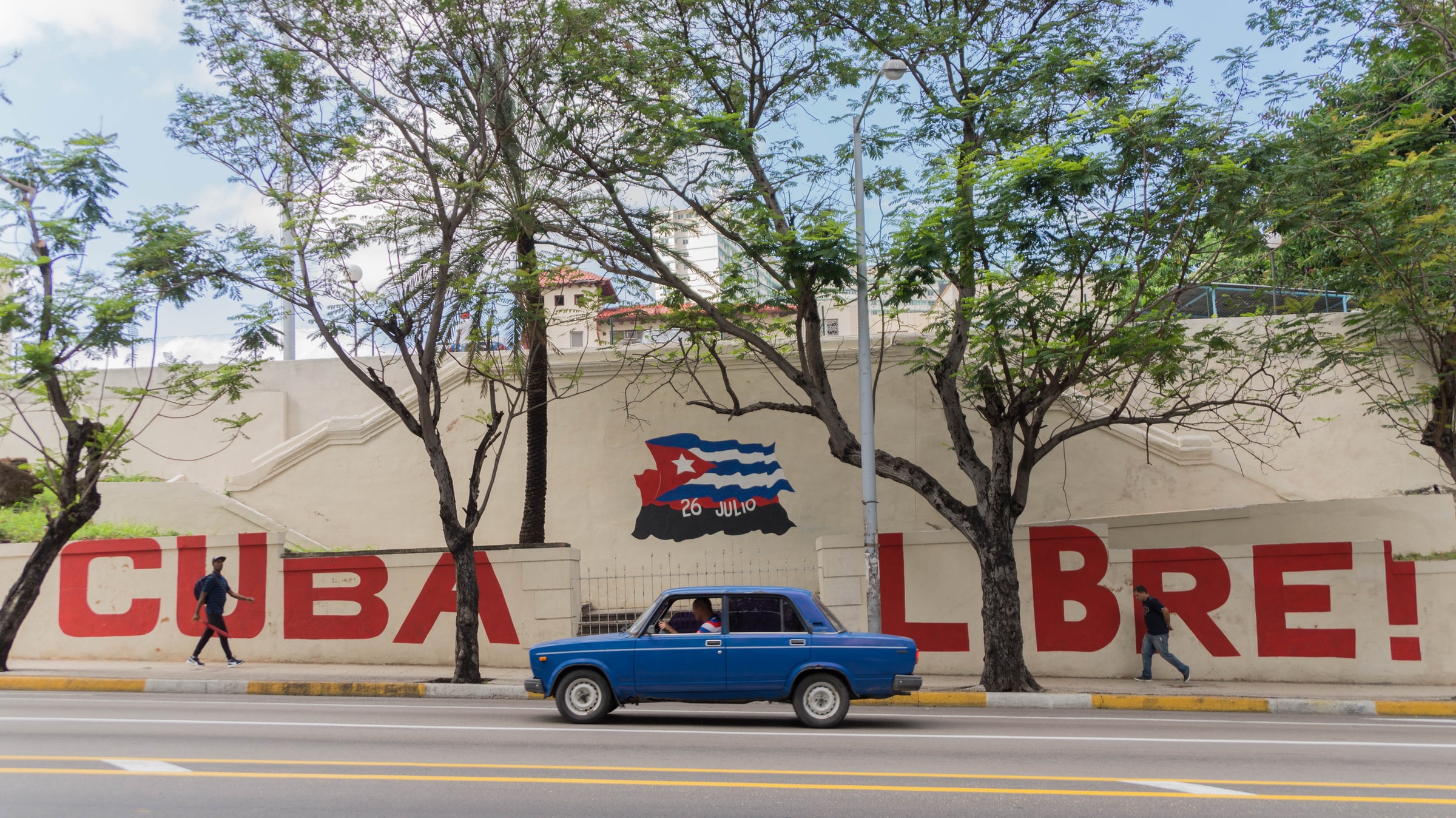 Wall with 'Cuba Libre!' and a Cuban flag painted on it